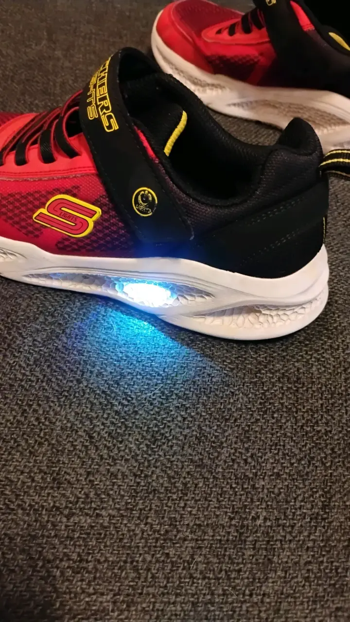 Zapatillas Skechers con luces LED para niños - 1