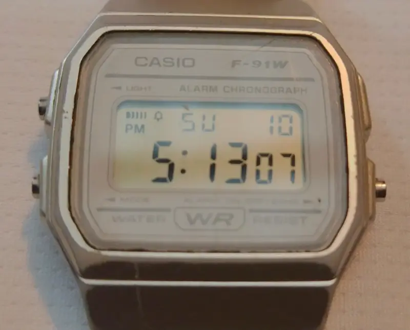 Reloj digital Casio F-91W resistente al agua - 1