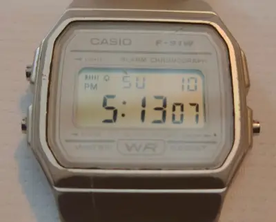 Reloj digital Casio F-91W resistente al agua - miniatura 1