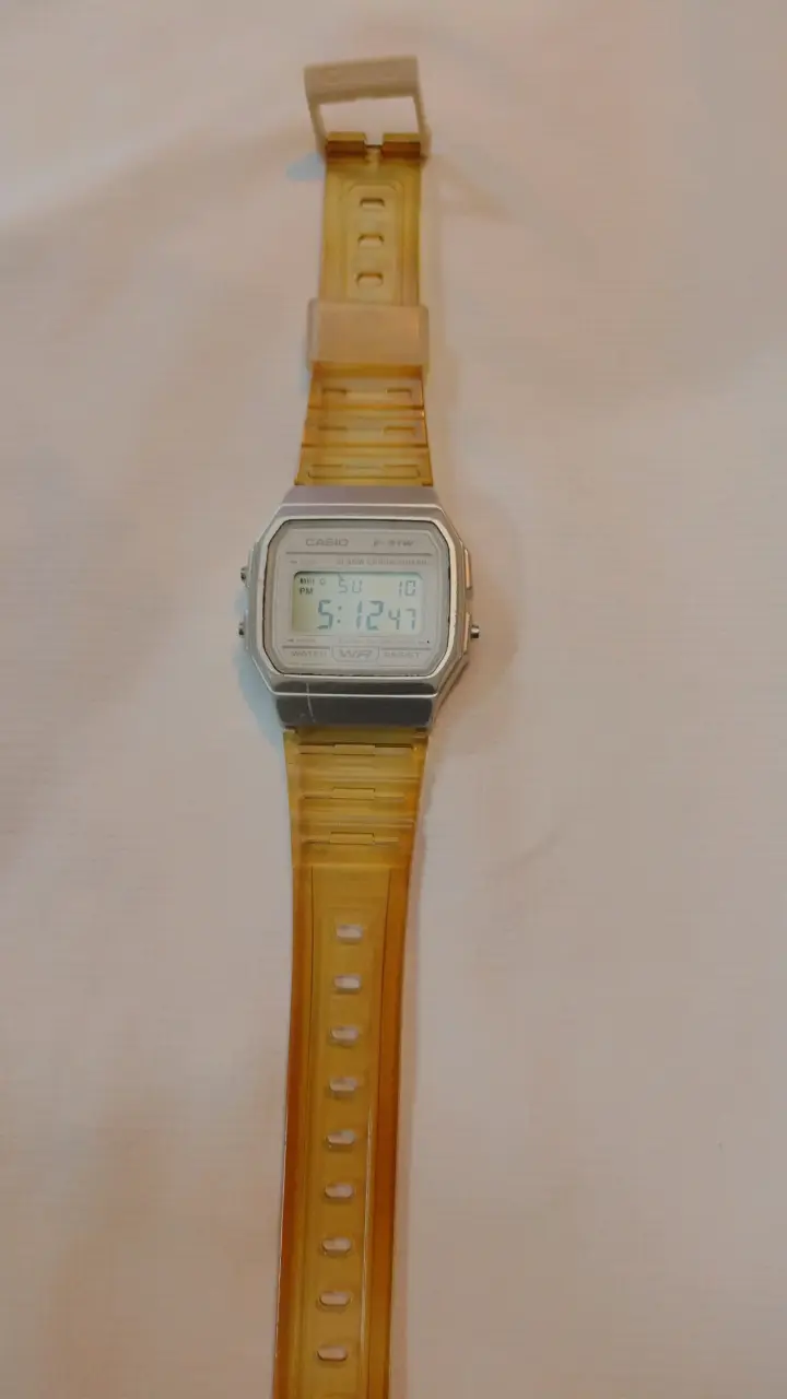 Reloj digital Casio F-91W resistente al agua - 2