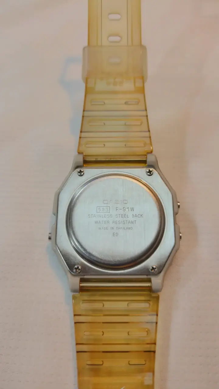 Reloj digital Casio F-91W resistente al agua - 3