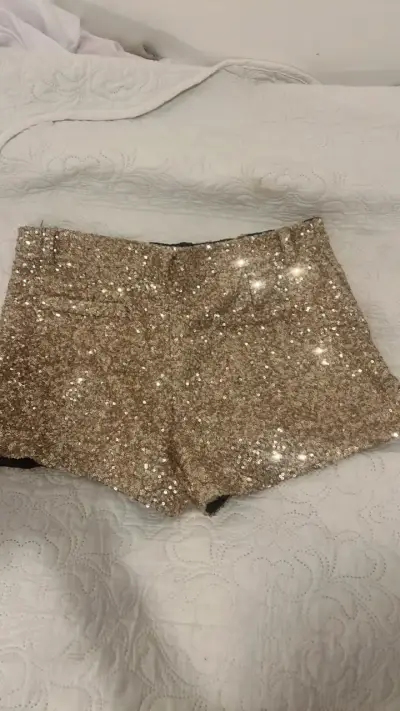 Shorts dorados con lentejuelas talla L - miniatura 2