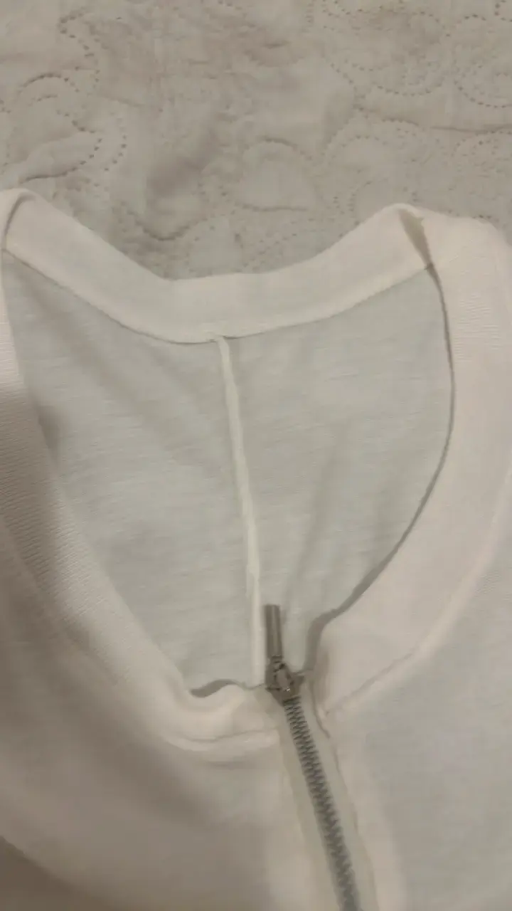 Polera corta blanca con cierre frontal - 3