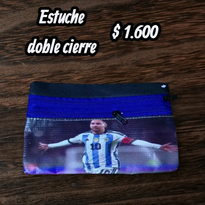Estuche con doble cierre y diseño deportivo