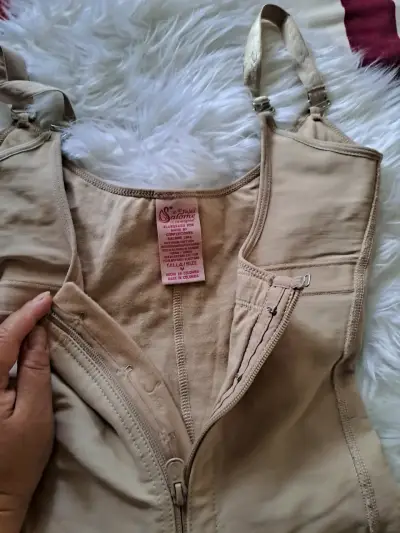 Faja reductora Salome color beige con cierre - miniatura 1