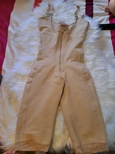 Faja reductora Salome color beige con cierre - miniatura 3