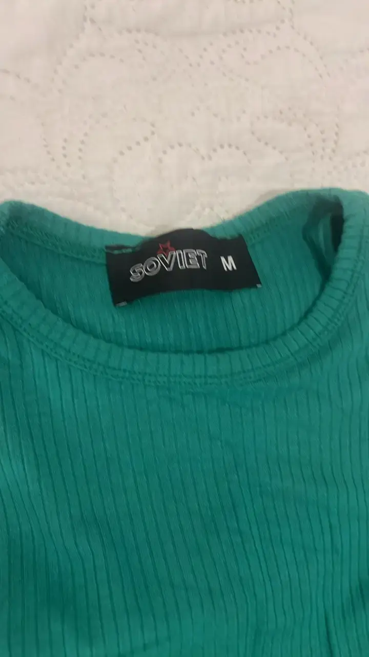 Top sin mangas verde Soviet talla M - 3