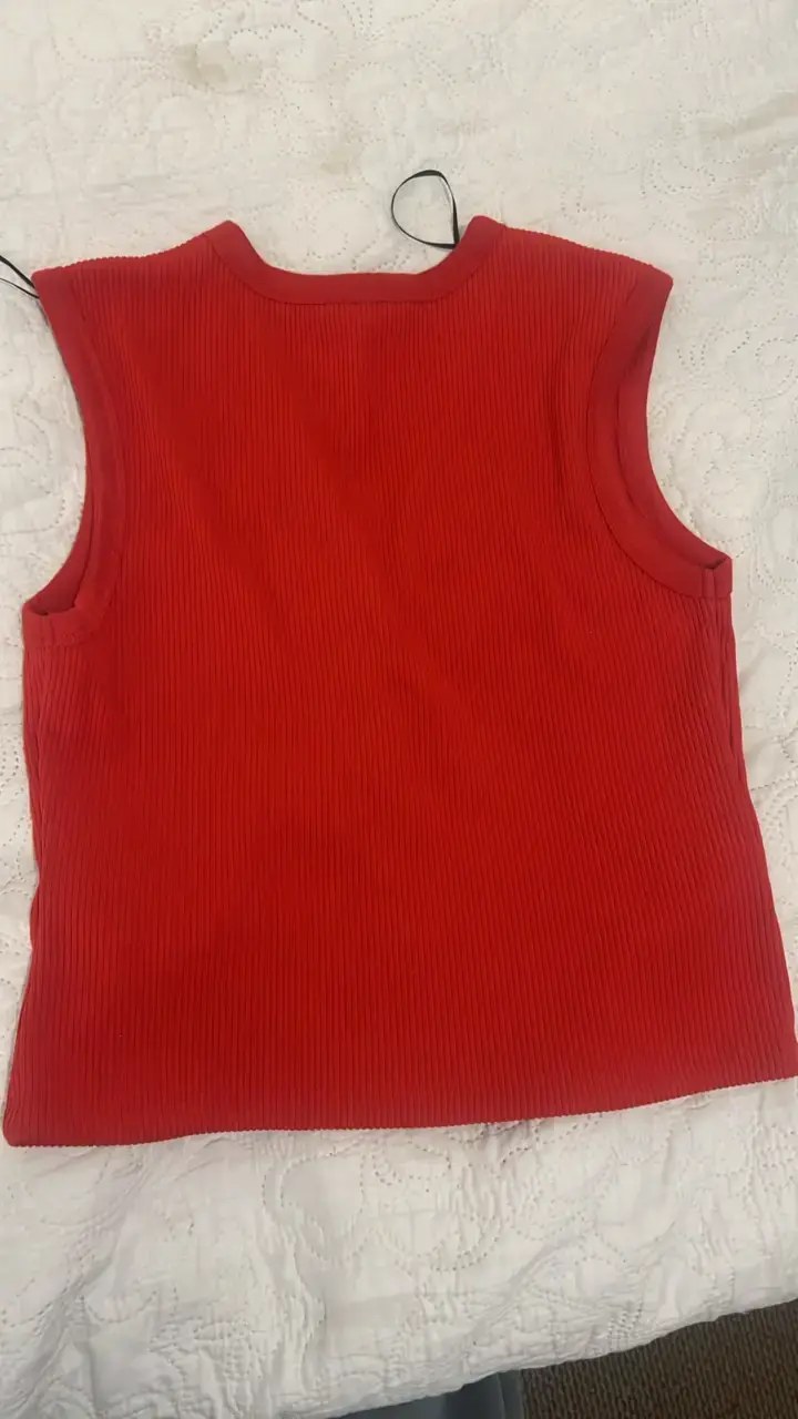 Chaleco sin mangas rojo con botones dorados H&M - 2