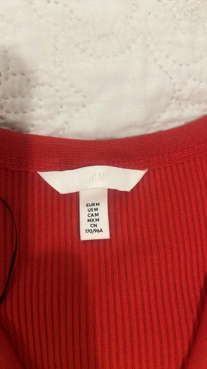Chaleco sin mangas rojo con botones dorados H&M - 3