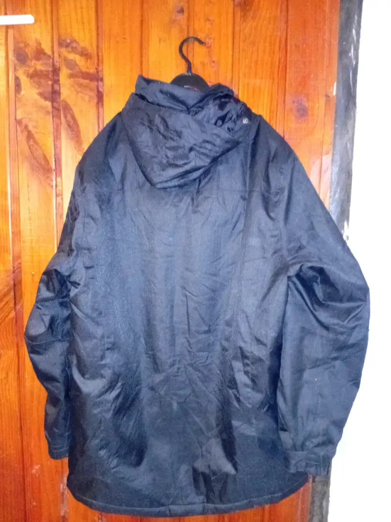 Chaqueta impermeable negra para hombre - 2