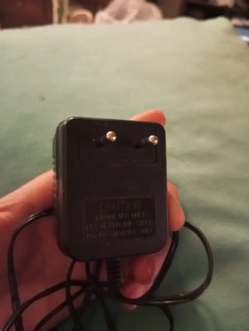Transformador / Adaptador de Corriente 9V 500mA (0 - 3