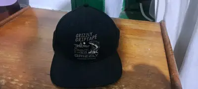Gorra negra Grizzly GripTape (skate) estilo urbano - miniatura 1