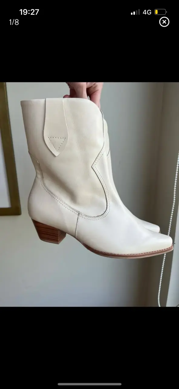 Botines de cuero beige con tacón bajo - 1