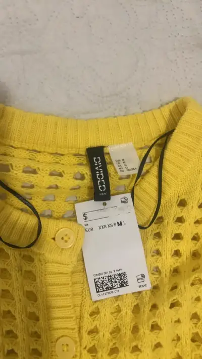 Cardigan amarillo de punto calado para mujer - miniatura 2