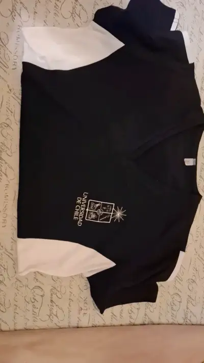 Polera Universidad de Chile negra y azul - miniatura 2