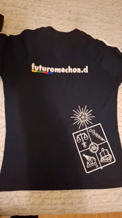 Polera azul con diseño Futuro Mechón - miniatura 1