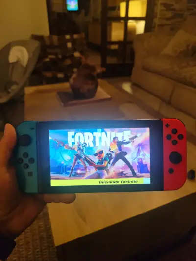 Consola Nintendo Switch con Joy-Con rojo y azul - miniatura 1