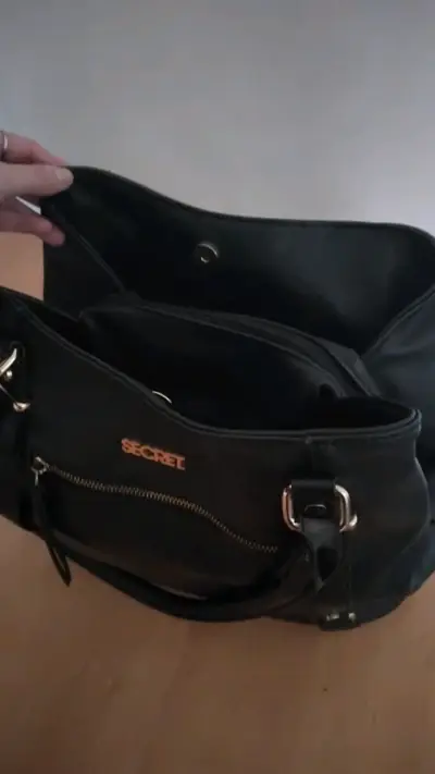 Bolso negro de cuero Secret con cierre - miniatura 2