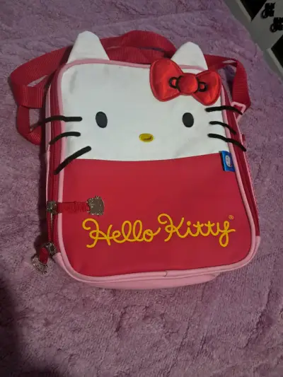 Lonchera Hello Kitty con diseño adorable - miniatura 1