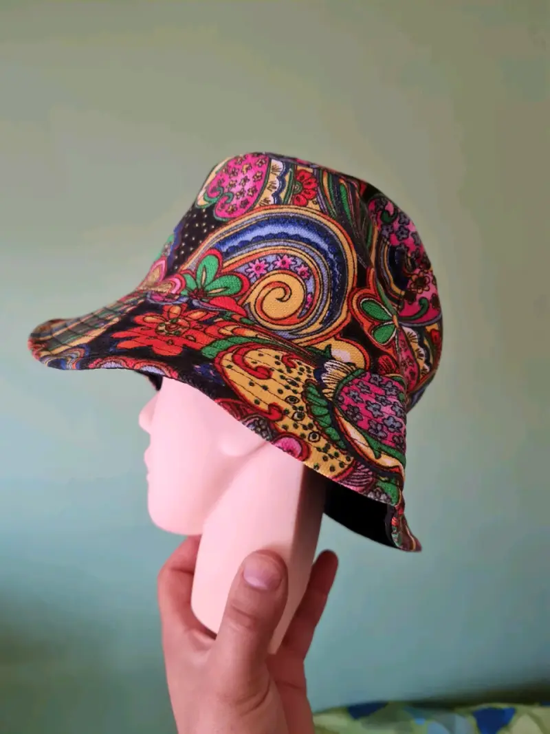 Sombrero estilo boina con diseño psicodélico - 1