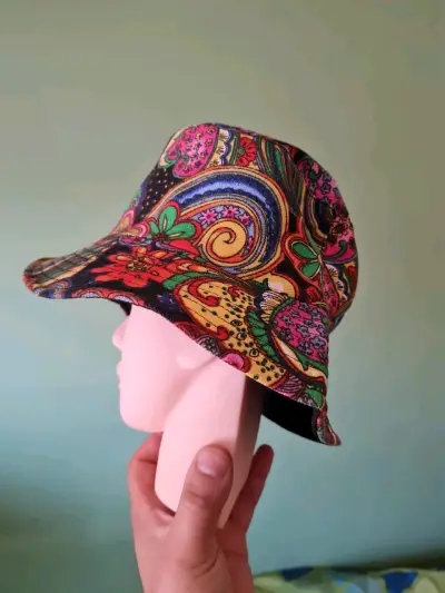 Sombrero estilo boina con diseño psicodélico - miniatura 1