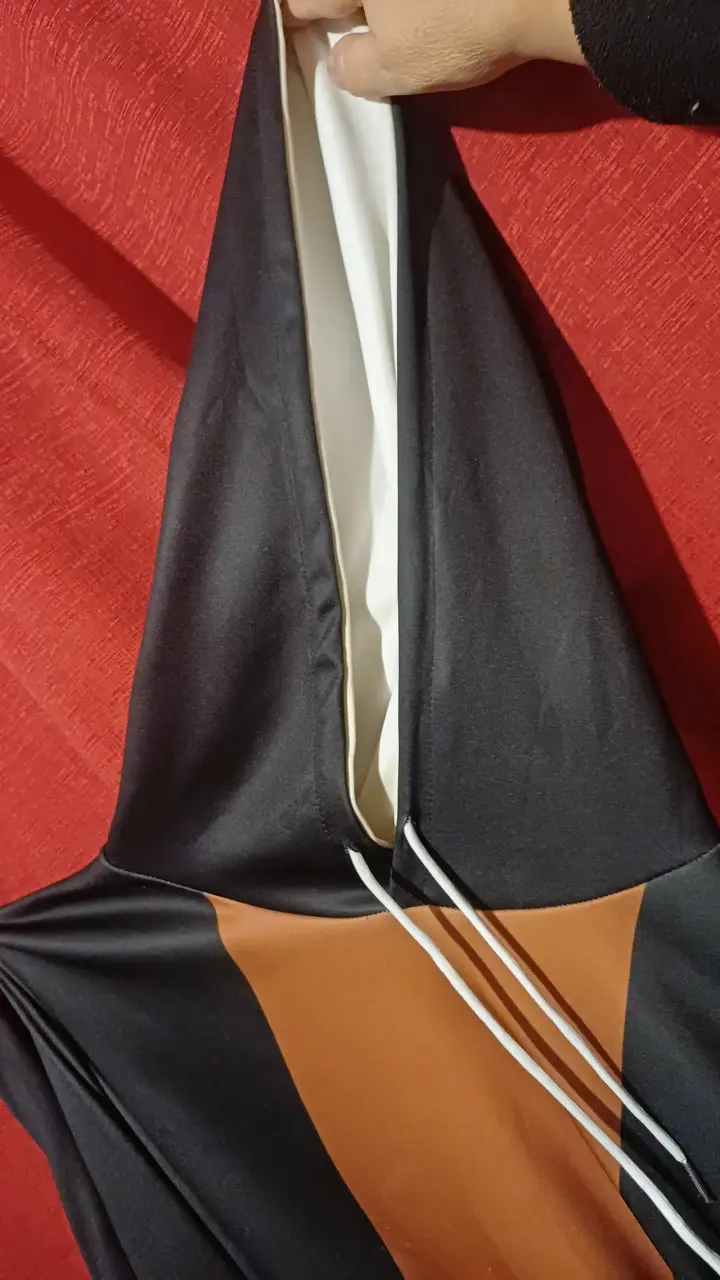 Polera negra con diseño de as de espadas - 2