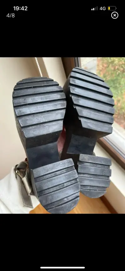 Sandalias de plataforma doradas con tacón grueso - miniatura 4