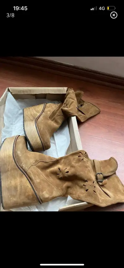Botas plataforma de gamuza marrón con diseño calado - miniatura 2