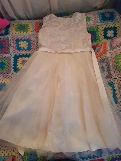 Vestido de fiesta para niña - miniatura 1
