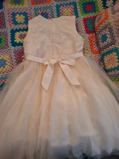 Vestido de fiesta para niña - miniatura 2