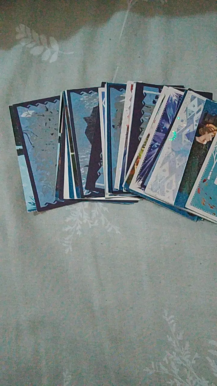 36 laminas de álbum frozen 2 colección Crystal - 1