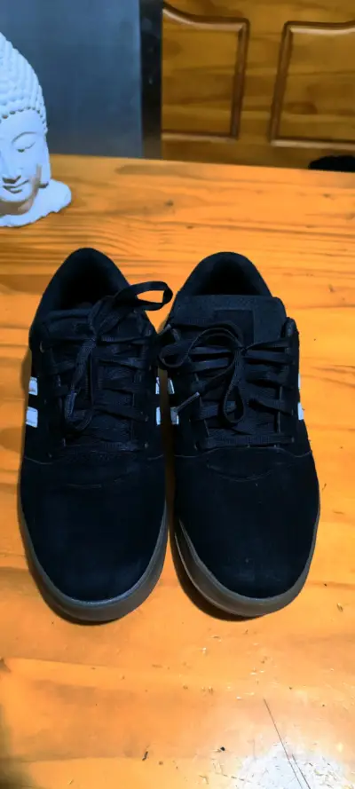 Zapatillas negras de gamuza para hombre - miniatura 1