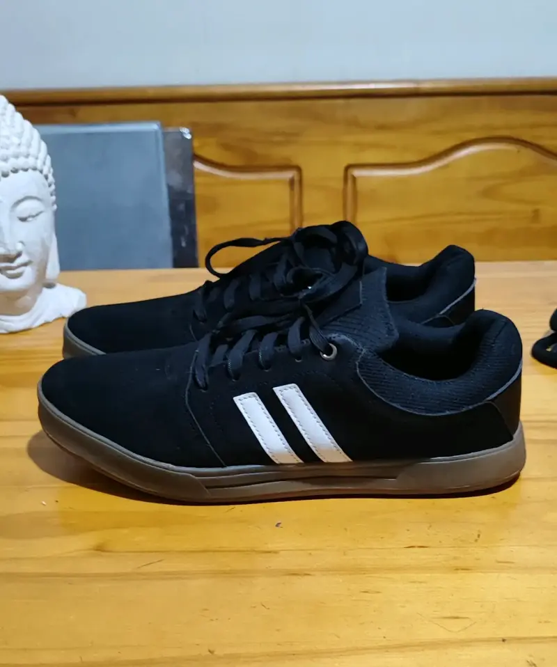 Zapatillas negras de gamuza para hombre - 4