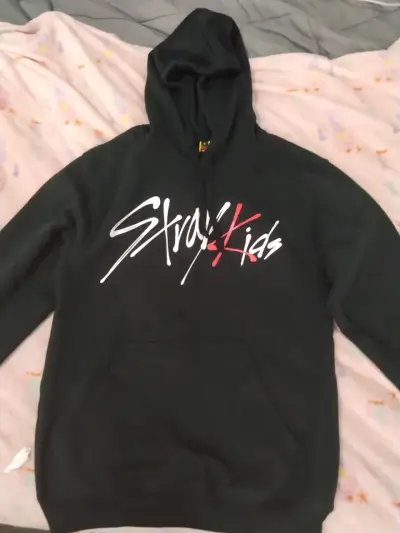 Polerón con capucha Stray Kids negro - miniatura 1
