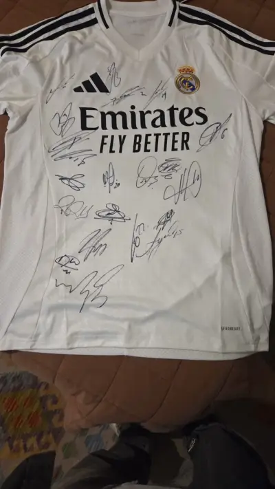 Camiseta Real Madrid firmada - miniatura 1