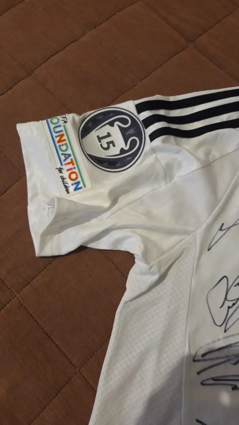 Camiseta Real Madrid firmada - 3