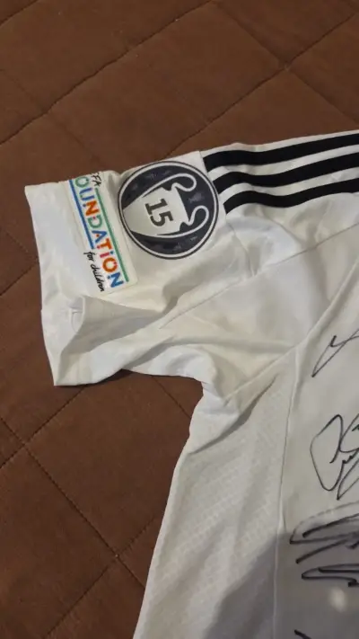 Camiseta Real Madrid firmada - miniatura 3