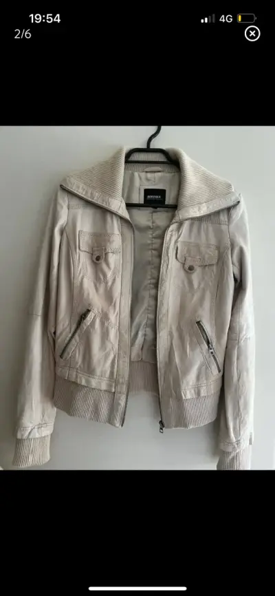 Chaqueta beige de mujer Bershka con cierre - miniatura 2