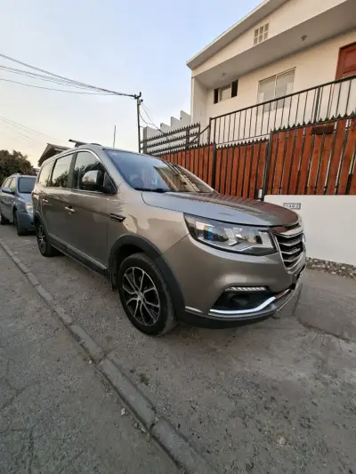 SUV familiar en excelente estado - miniatura 5