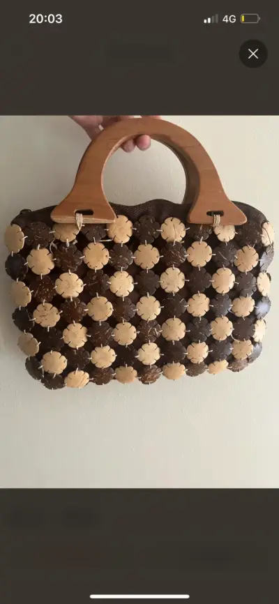 Cartera de mano artesanal de madera y coco - miniatura 1