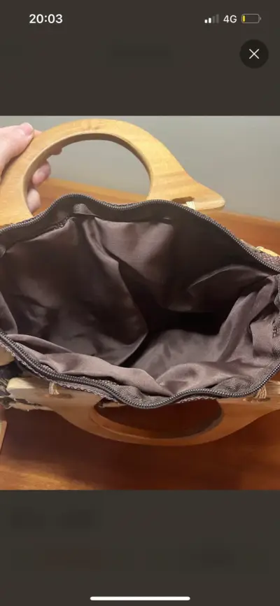 Cartera de mano artesanal de madera y coco - miniatura 4