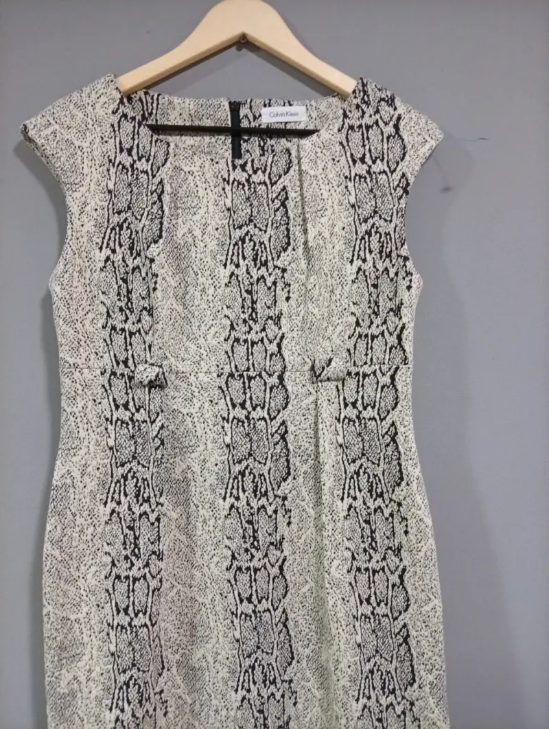 Vestido negro con detalles blancos Calvin Klein - 2