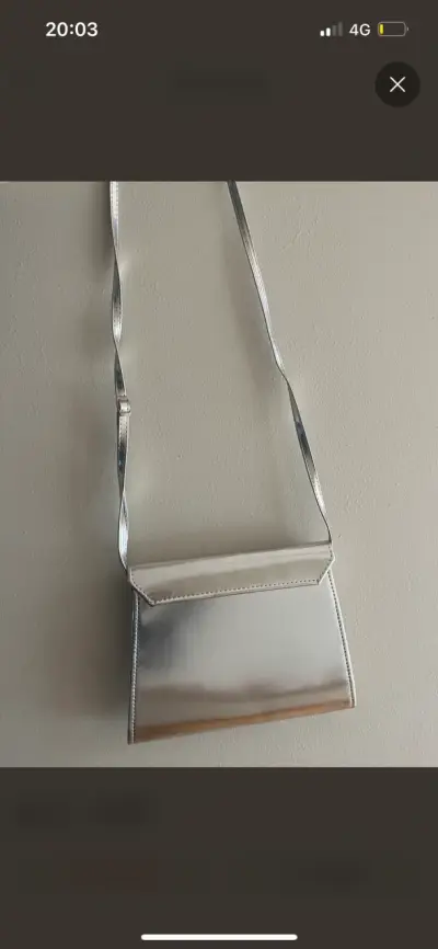 Cartera plateada de hombro elegante - miniatura 2