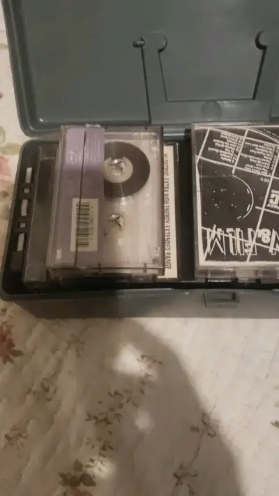 Caja organizadora con cassettes de música - miniatura 1