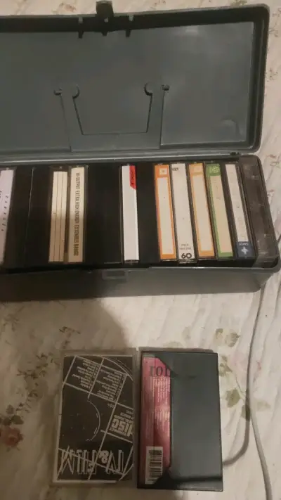 Caja organizadora con cassettes de música - miniatura 3