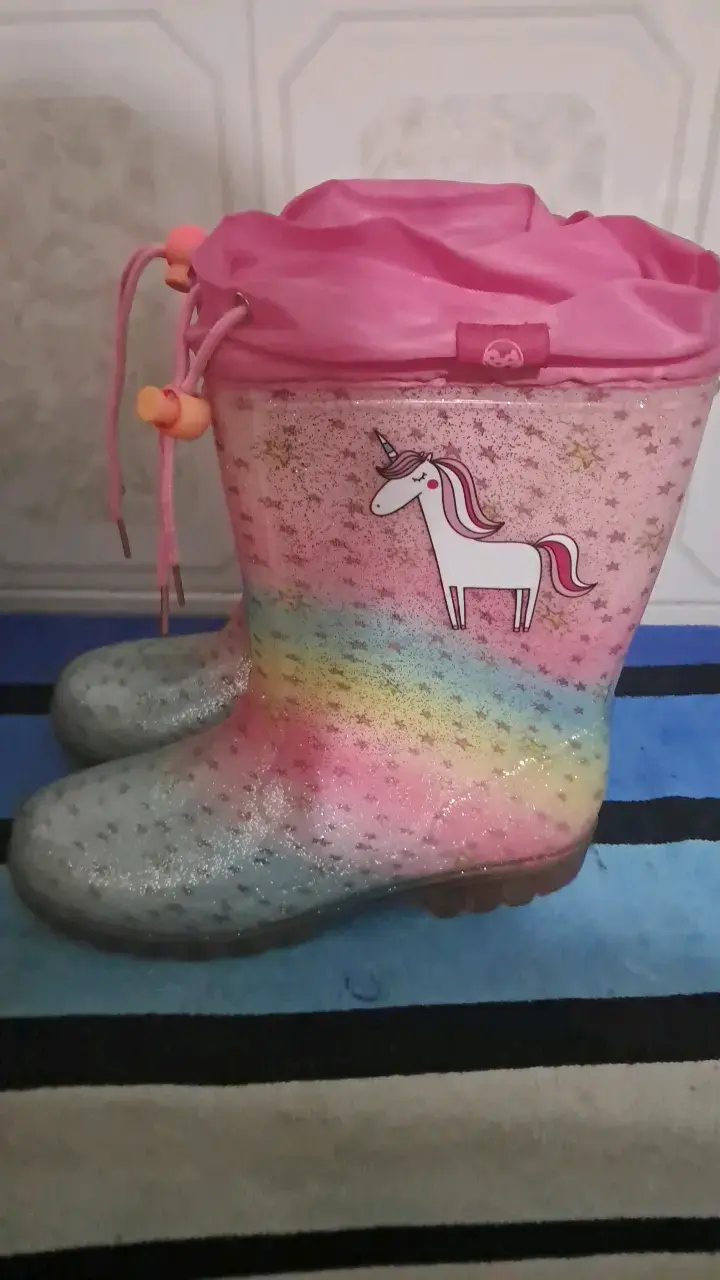 Botas de lluvia infantiles con diseño arcoíris - 2