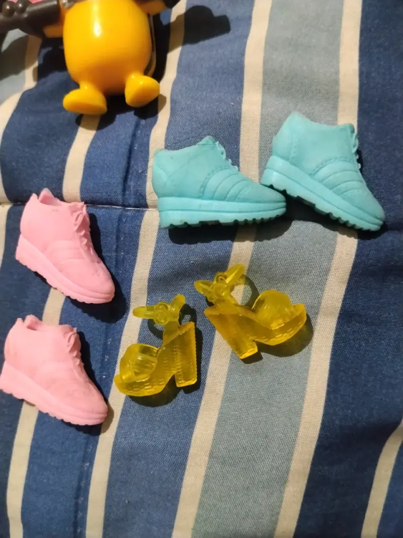 Set de juguetes pequeños con figuras y accesorios - 5