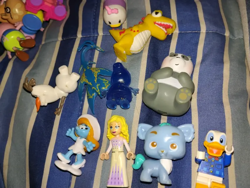 Set de juguetes pequeños con figuras y accesorios - 6