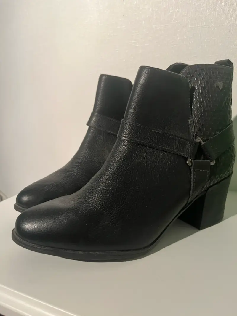 Botines de cuero negro con tacón medio - 1