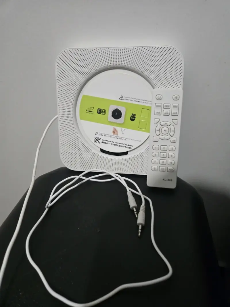 Reproductor de CD con radio FM y control remoto - 1